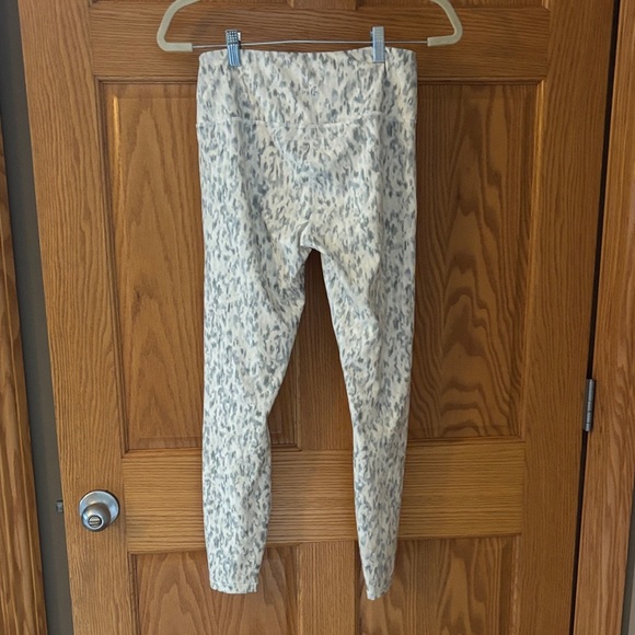 Varley White and Gray Patterned Leggings - Picture 2 of 5